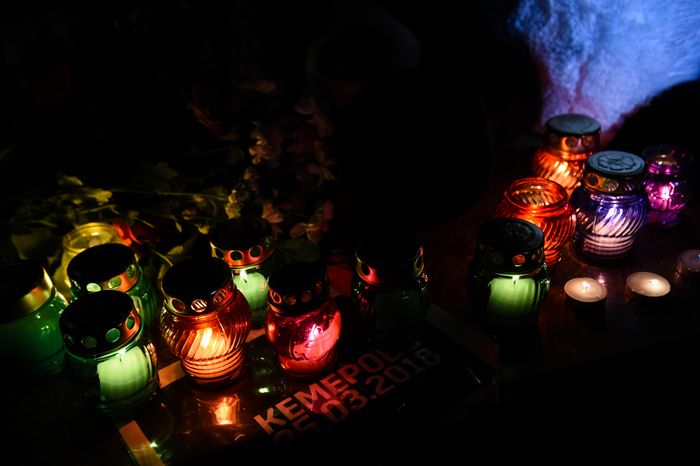 Акция в память о погибших в Кемерове на Пушкинской площади в Москве