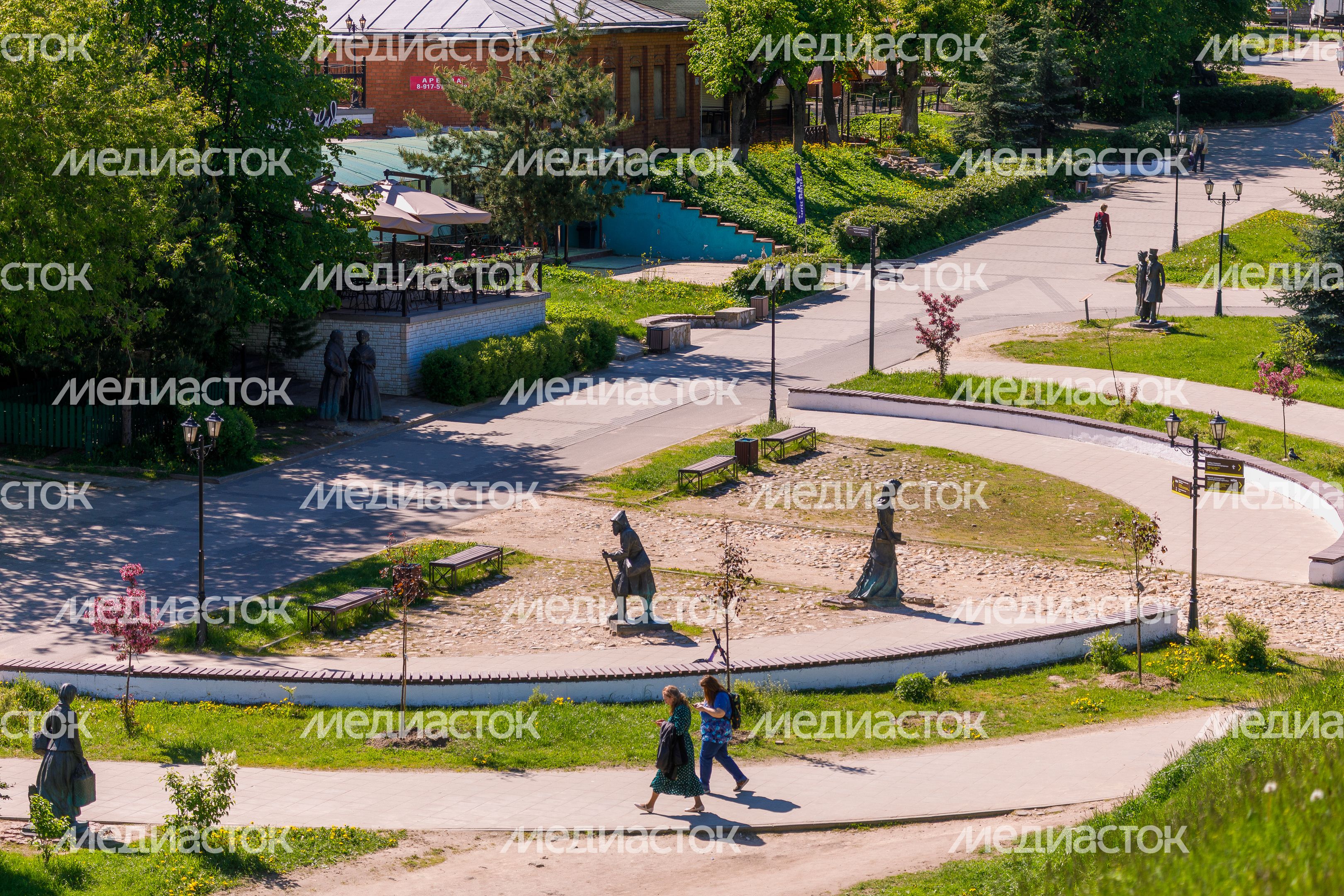 Ансамбль скульптур «Горожане» в Дмитрове Ансамбль скульптур «Горожане» в Дмитрове