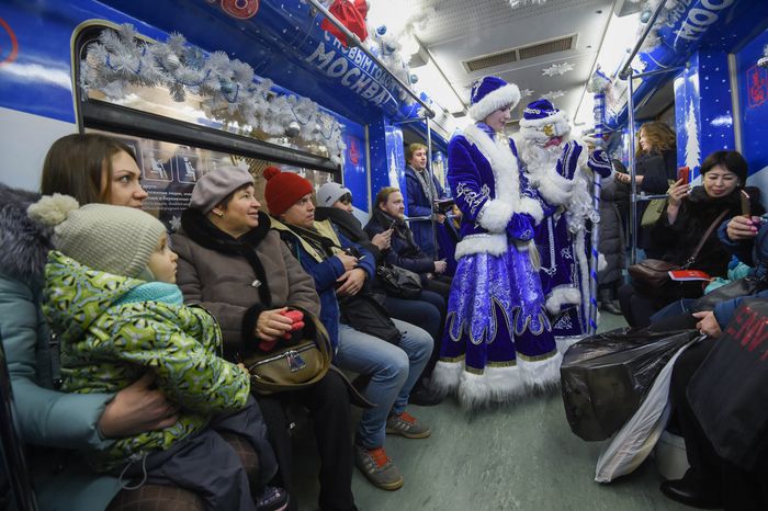 Запуск новогоднего поезда в Московском метрополитене