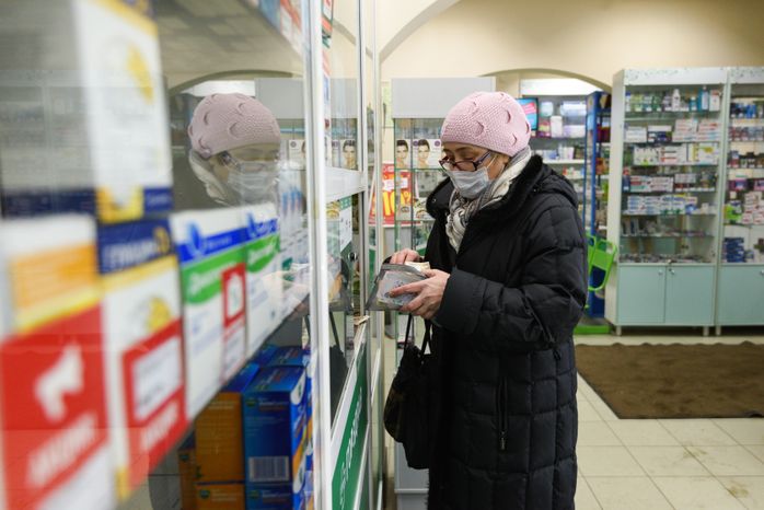 Люди в масках в период эпидемии коронавируса