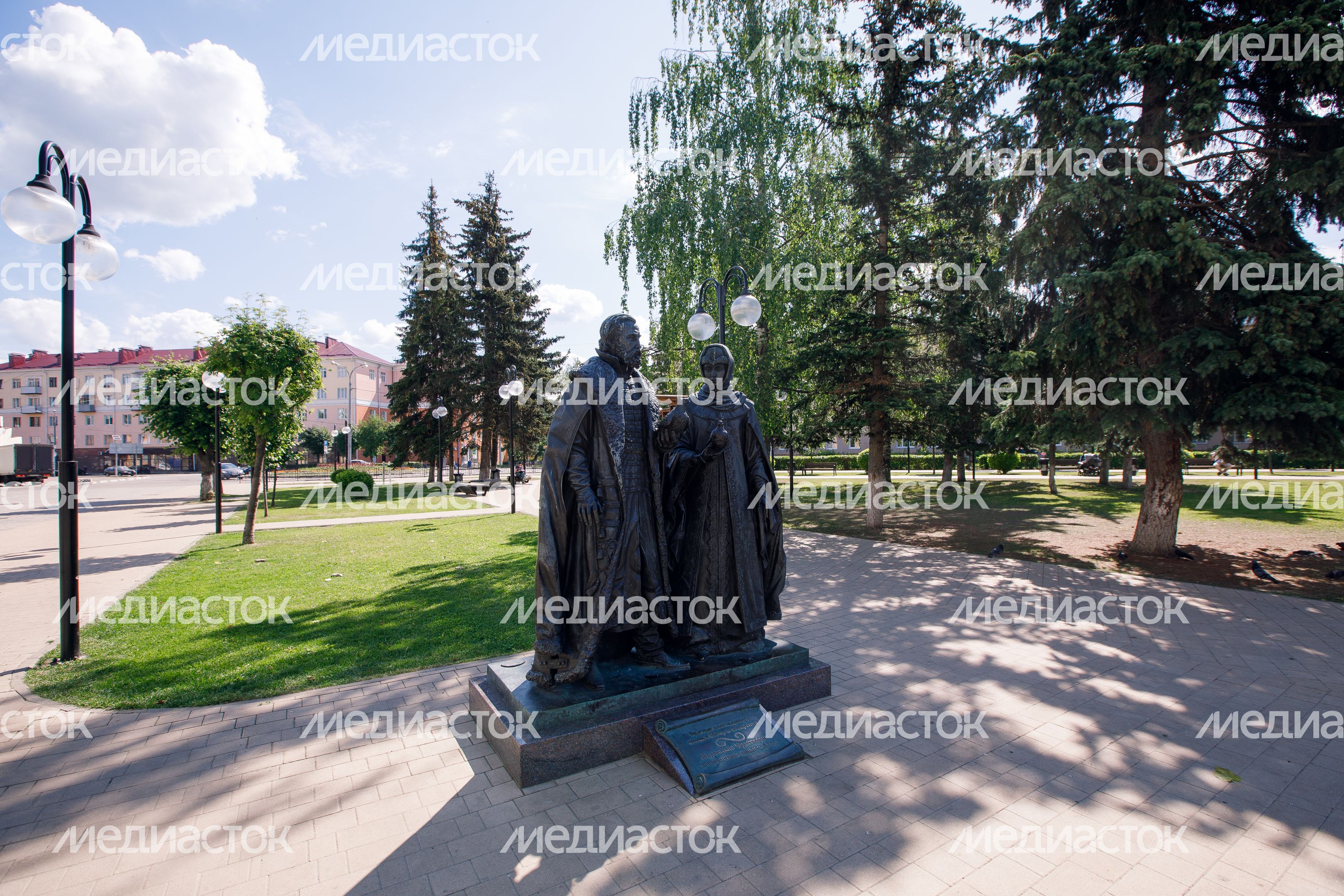 Памятник Петру и Февронии Памятник Петру и Февронии