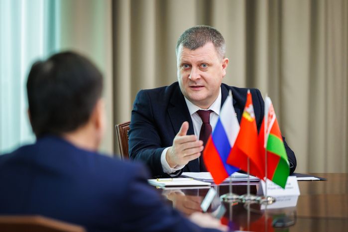 Андрей Воробьев провел рабочую встречу с главой администрации президента Республики Беларусь