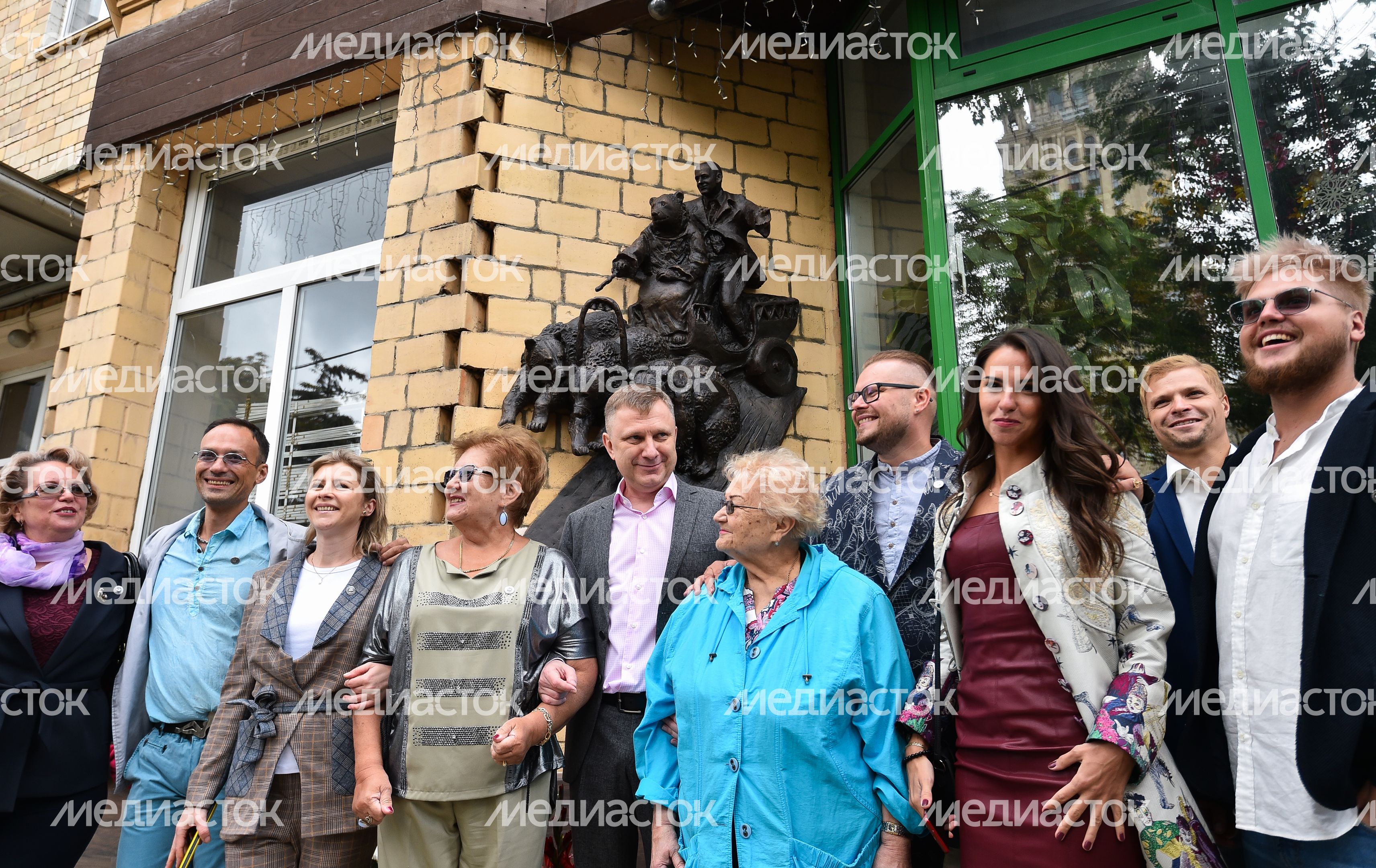 Открытие мемориальной доски в честь народного артиста СССР Валентина Филатова Открытие мемориальной доски в честь народного артиста СССР Валентина Филатова