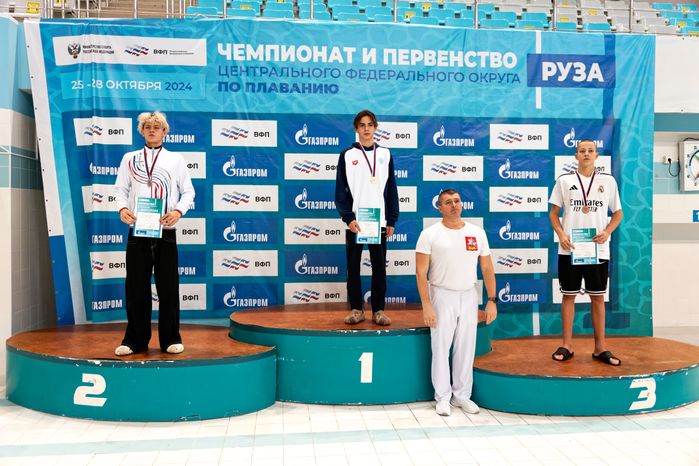 Награждение пловцов на дистанции 800 метров