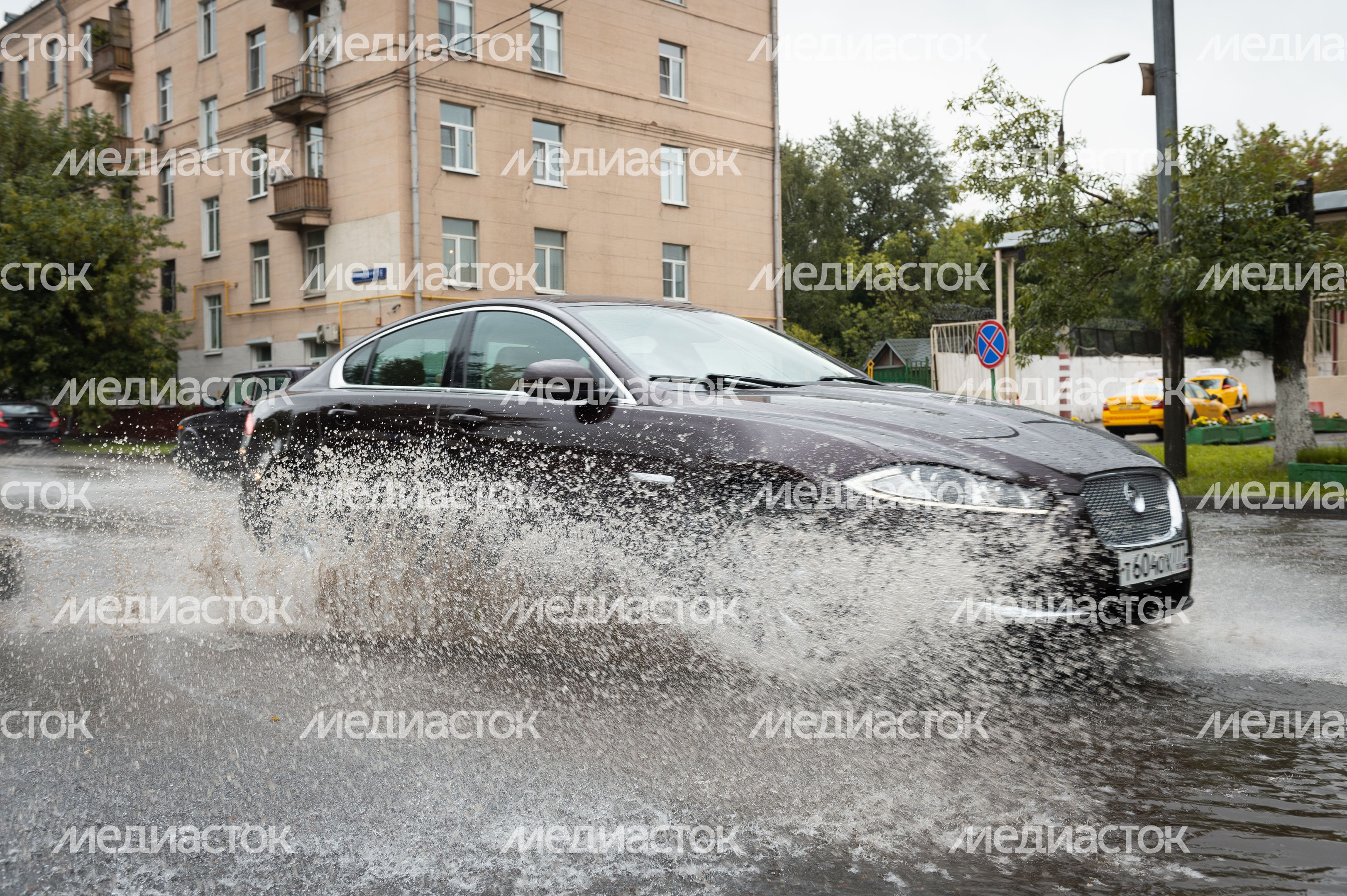 Проливной дождь в Москве Проливной дождь в Москве
