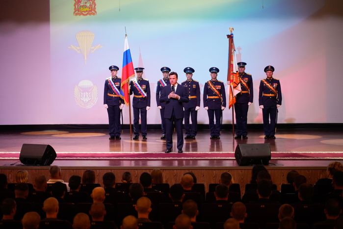 Андрей Воробьев поздравил с праздником военнослужащих 45-й бригады спецназа ВДВ