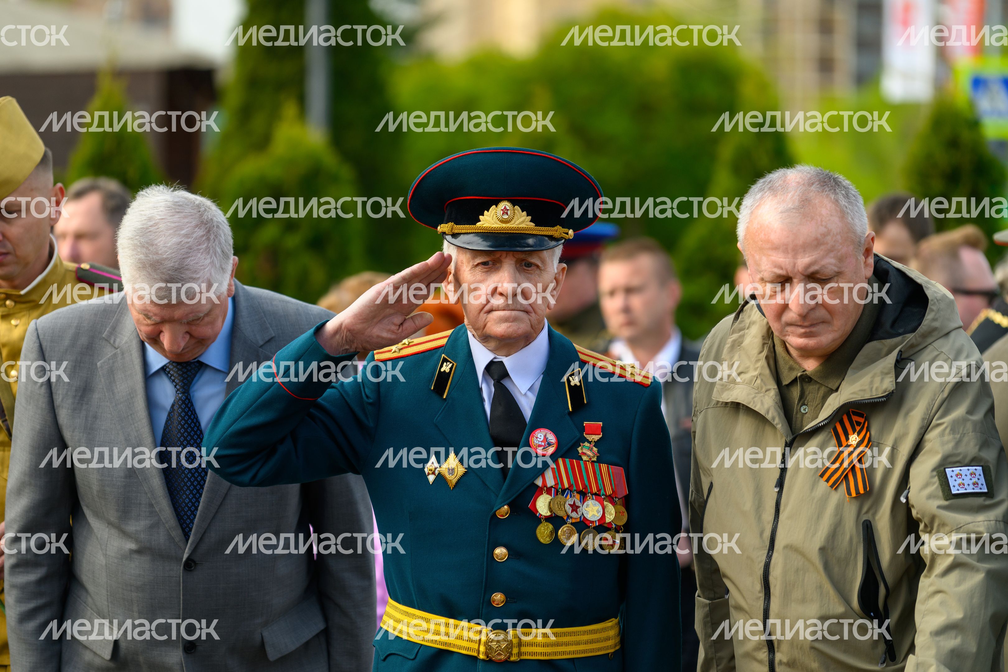 Минута молчания у мемориала в Дмитровском округе в преддверие Дня Победы Минута молчания у мемориала в Дмитровском округе в преддверие Дня Победы