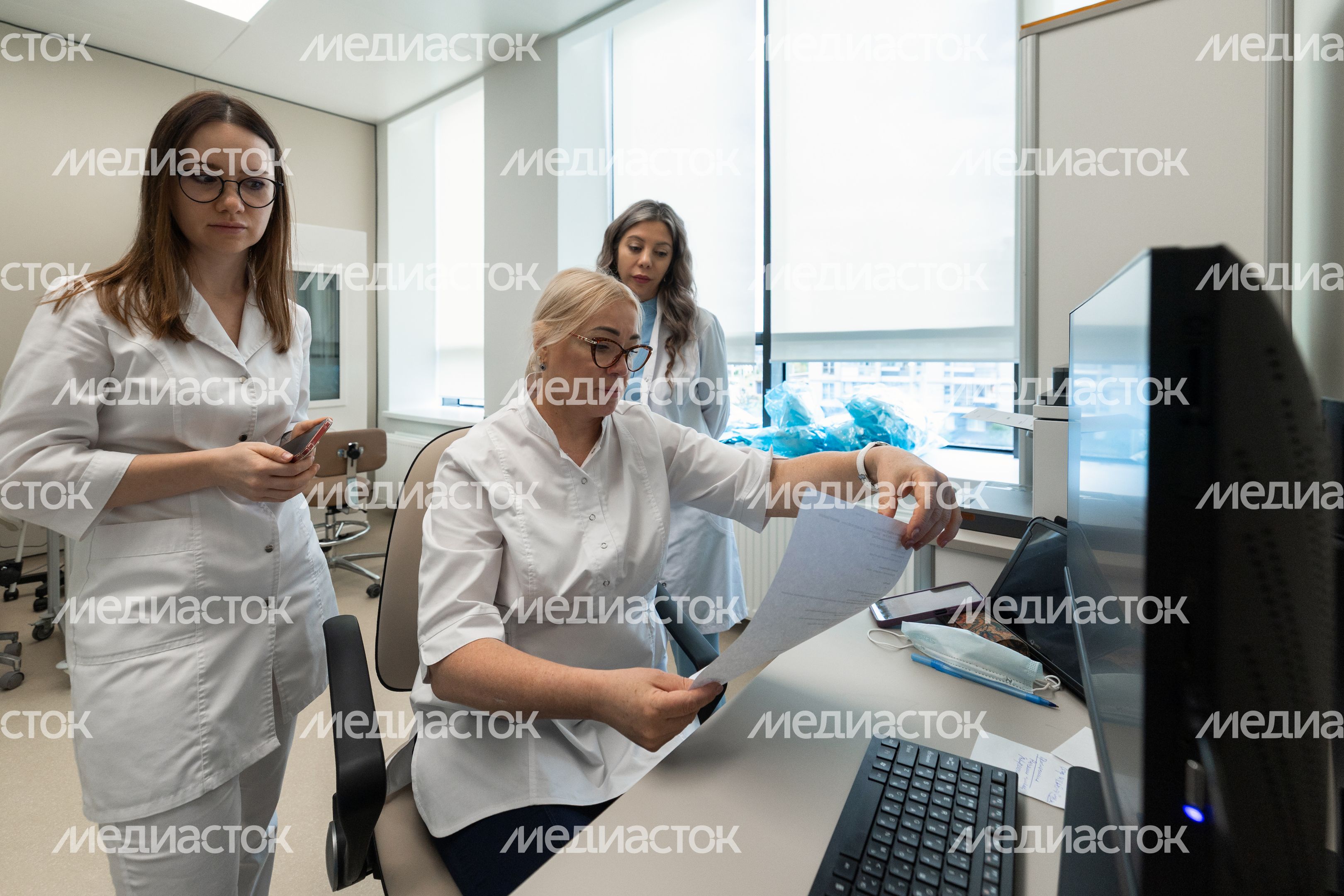 Врач принимает пациентов в КДЦ «Ромашка» в селе Ромашково Одинцовского округа