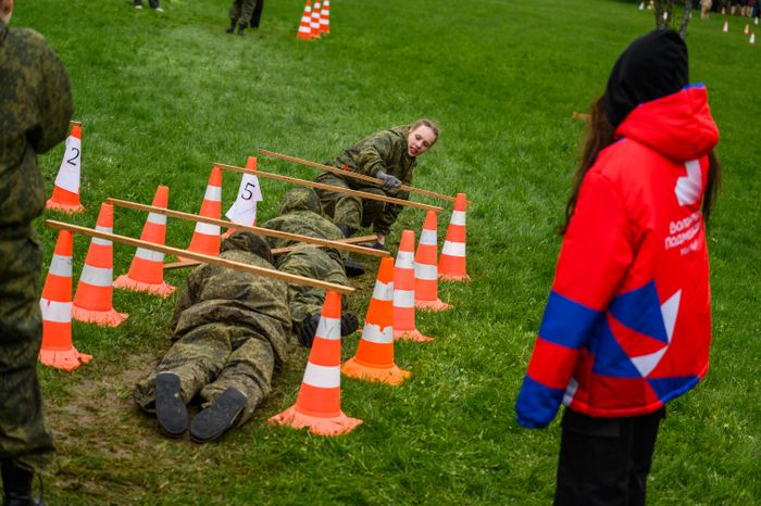 Военно-патриотическая игра «Юнармия, вперед!», посвященная Дню Победы, в Горках Ленинских