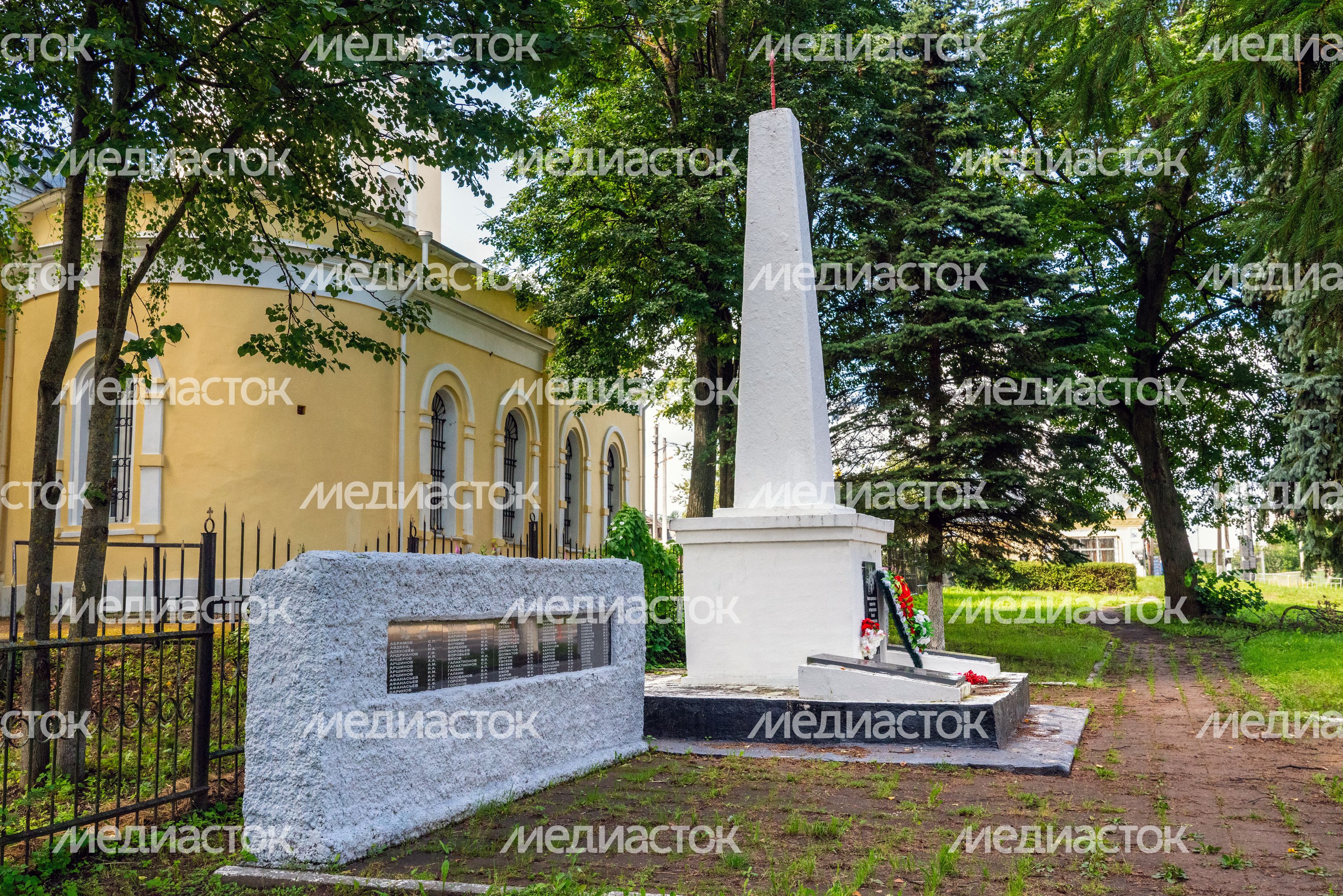 Обелиск односельчанам, павшим в годы Великой Отечественной войны, в селе Синьково Дмитровского округа