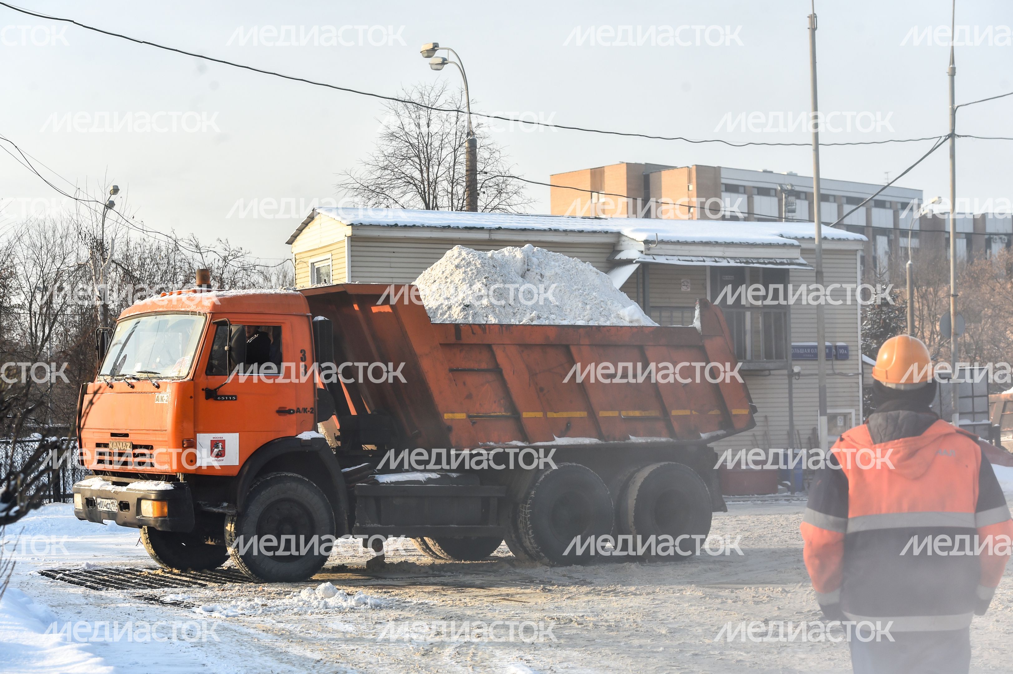 Утилизация снега на снегосплавном пункте «Черкизово»