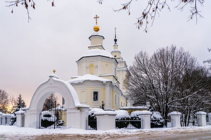 Церковь Покрова Пресвятой Богородицы в городе Руза зимой