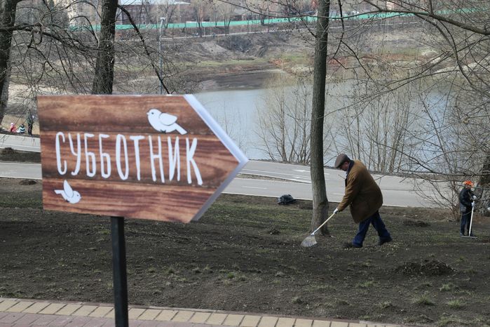 А. Воробьев принял участие в областном субботнике в Раменском районе