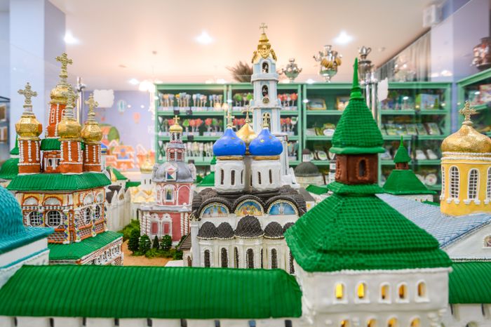Троице-Сергиева лавра из имбирных пряников в пряничной мастерской Sofi