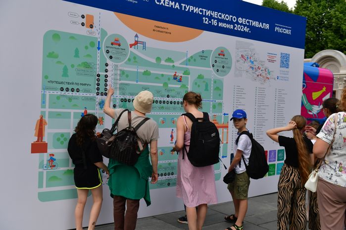 Стенд Подмосковья открылся в День России на форуме «Путешествуй!»