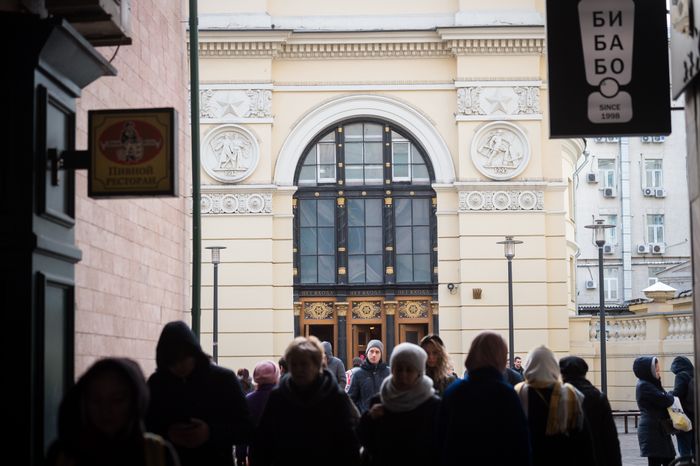 Станция метро Смоленская Арбатско-Покровской линии в Москве