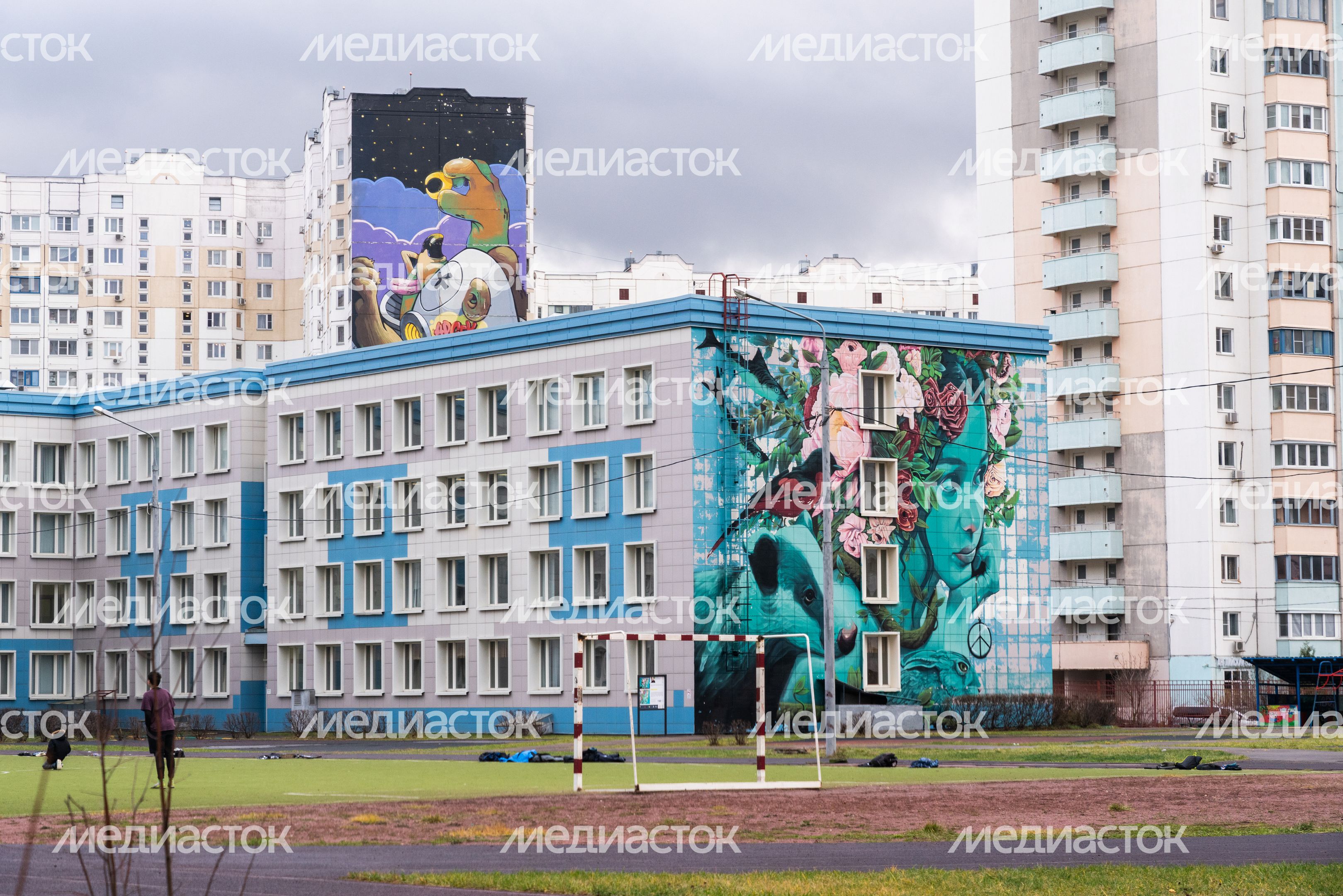 Граффити в Новой Трехгорке в Одинцово. «Маша» Rocket01, Великобритания. Граффити в Новой Трехгорке в Одинцово. «Маша» Rocket01, Великобритания.