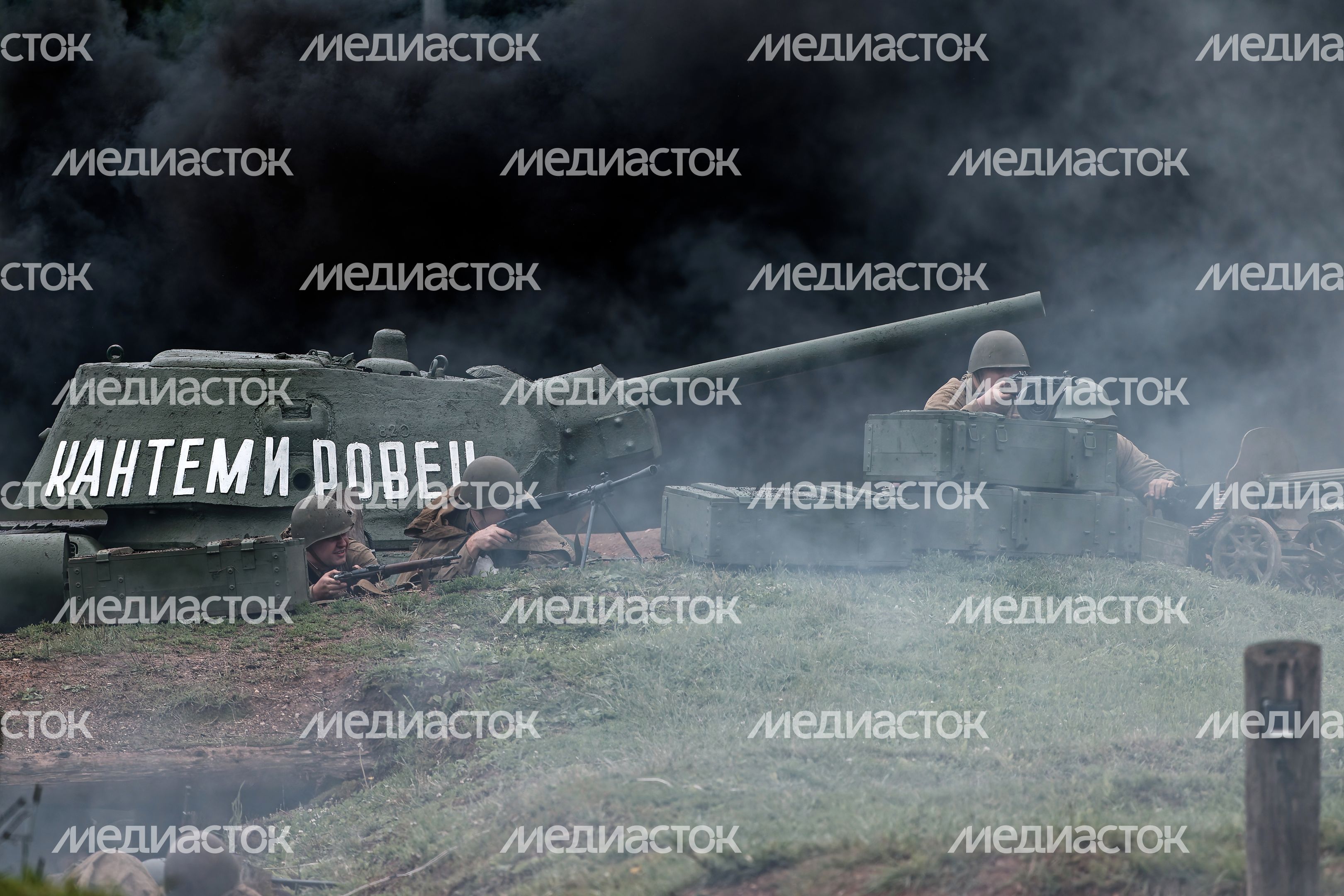 Военно-историческая реконструкция «Первый день войны» у Главного храма ВС РФ в День памяти и скорби Военно-историческая реконструкция «Первый день войны» у Главного храма ВС РФ в День памяти и скорби