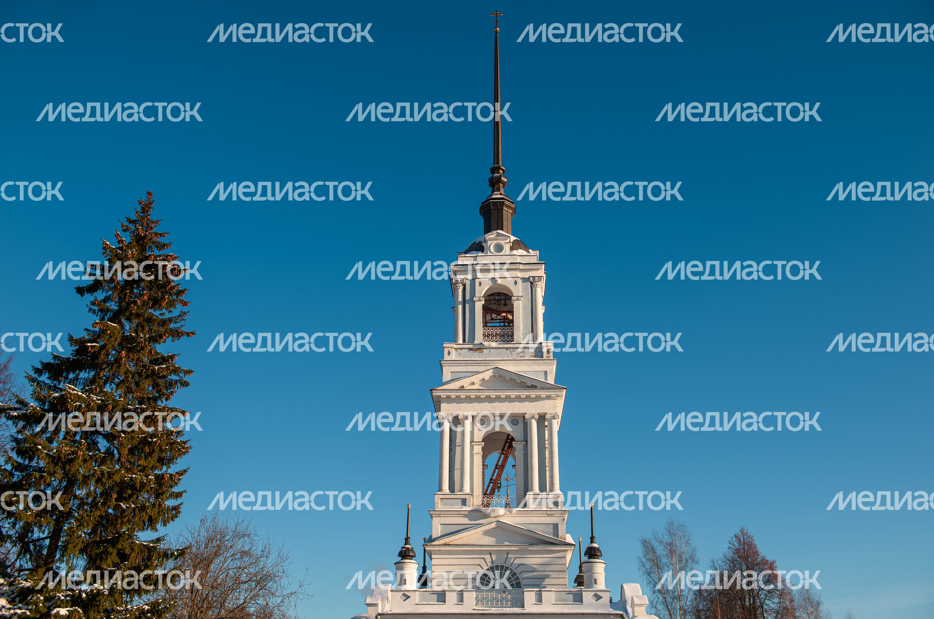 Зимние виды Вознесенской Церкви в городе Калязин