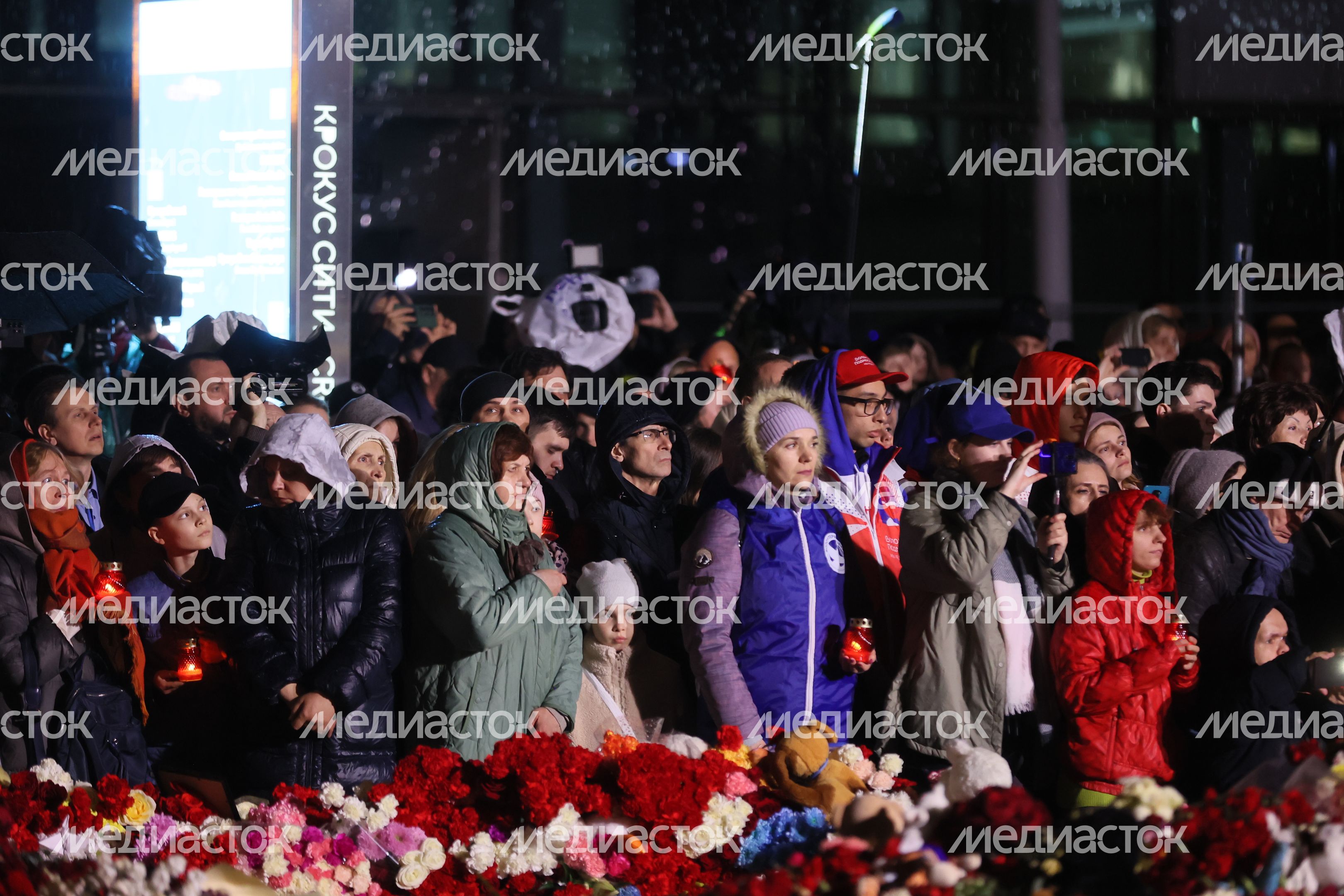 Акция памяти "Журавли" прошла на девятый день после теракта в "Крокус Сити Холле"