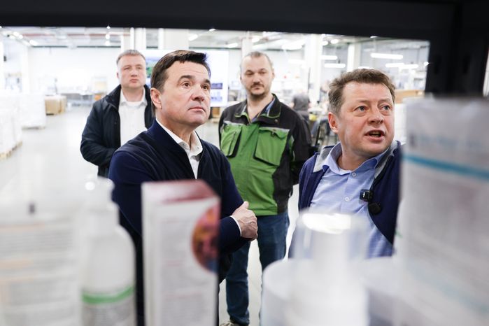 Андрей Воробьев посетил завод косметики "Аравия" в Протвине