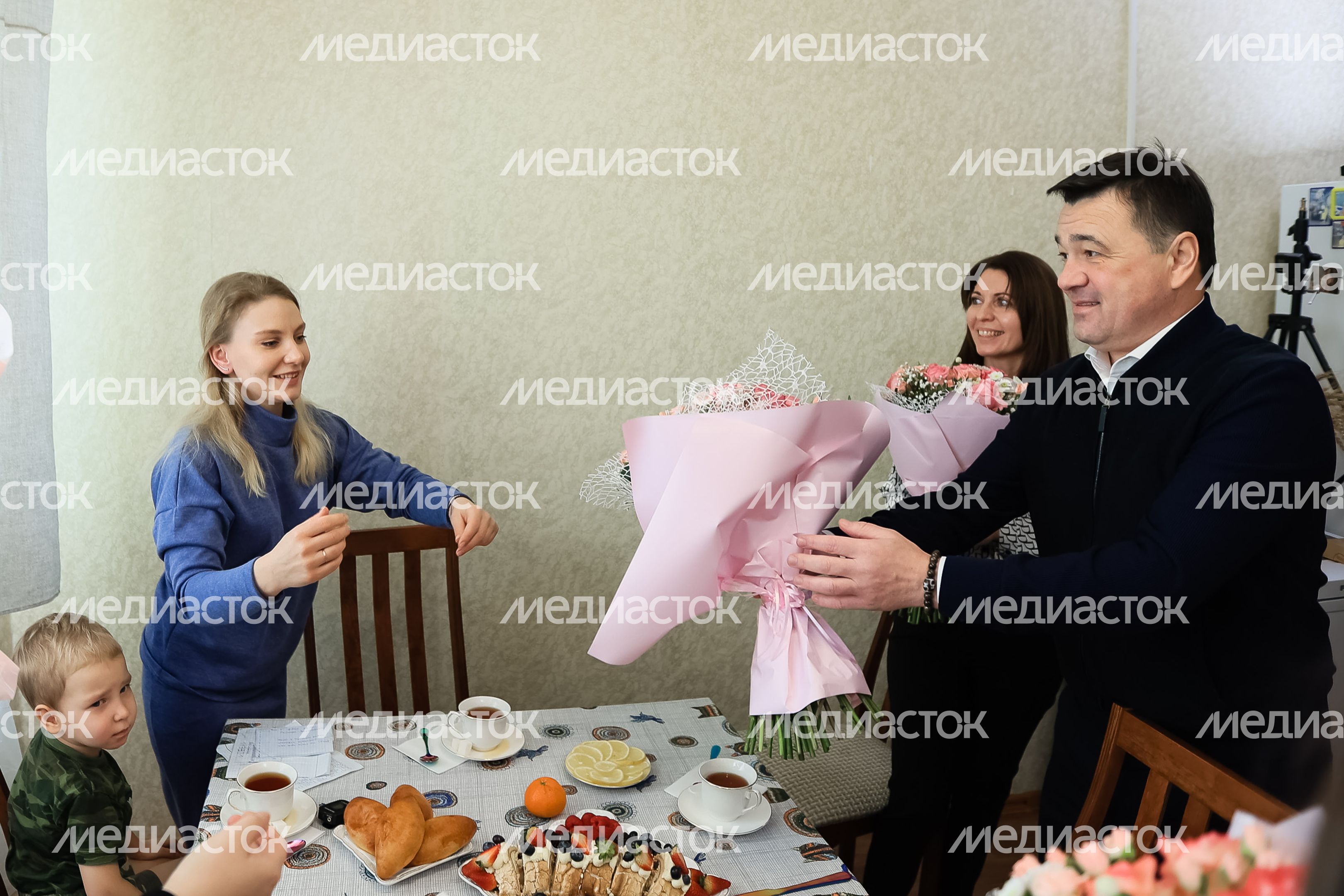 Встреча губернатора с супругами офицеров, участвующих в СВО