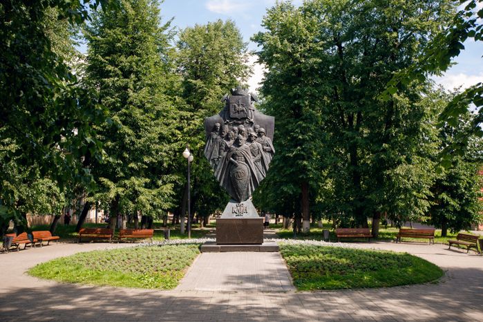 Памятник в честь 700-летия Клина