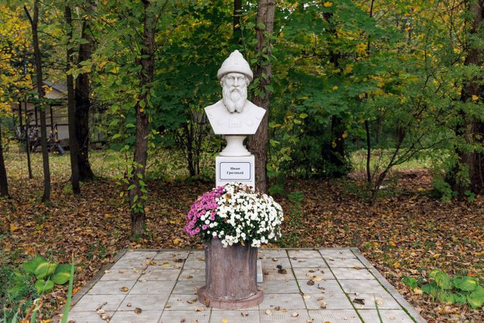 Бюст царя Ивана Грозного в усадьбе Гребнево округа Щелково