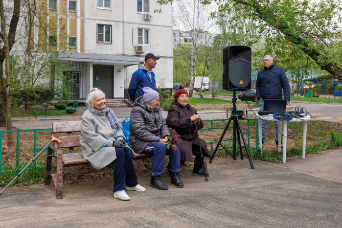 Акция «Песни Победы» для жительницы блокадного Ленинграда Людмилы Ивановны Бриллиантовой ко Дню Победы в Химках
