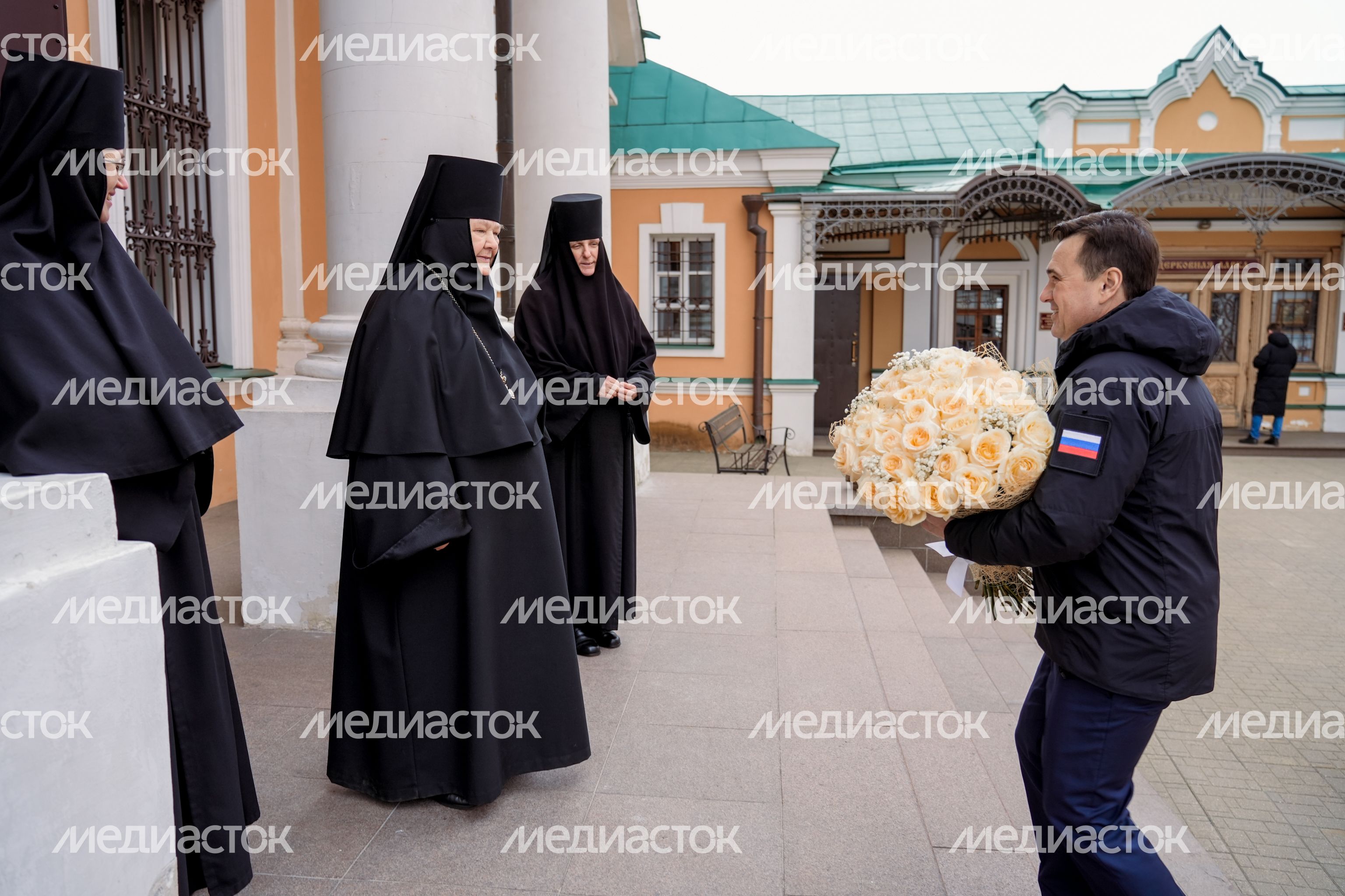 Андрей Воробьев навестил воспитанниц детского приюта-пансиона при Покровском Хотьковском женском монастыре Андрей Воробьев навестил воспитанниц детского приюта-пансиона при Покровском Хотьковском женском монастыре