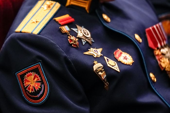 Андрей Воробьев поздравил с праздником военнослужащих 45-й бригады спецназа ВДВ