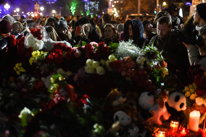 Акция в память о погибших в Кемерове на Пушкинской площади в Москве