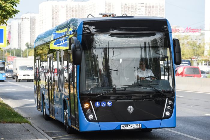 Первый электробус вышел на маршрут в Москве