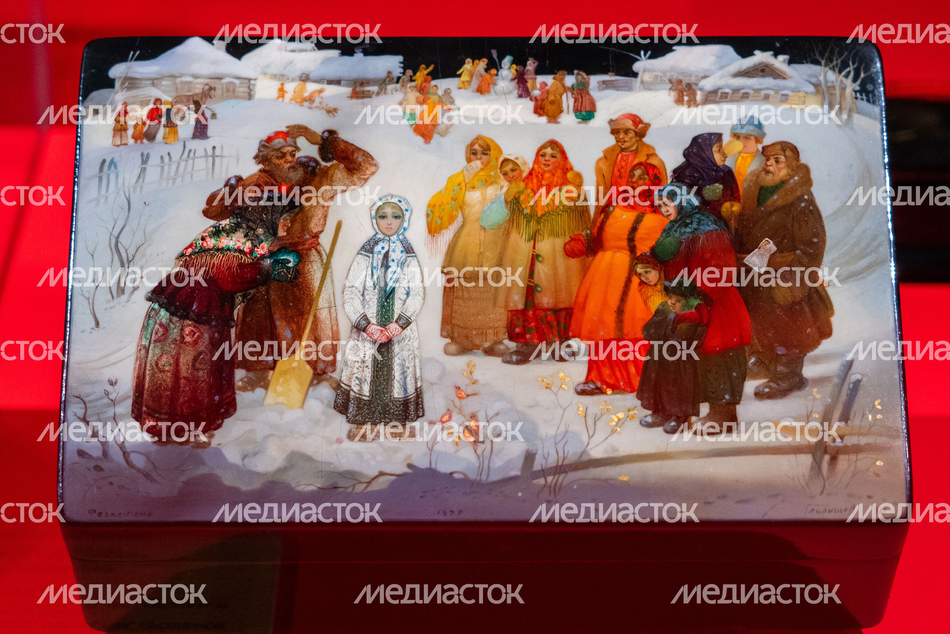 Федоскинская лаковая миниатюра живописи на выставке «Федоскино: где живет душа» в музее «Новый Иерусалим» города Истра Федоскинская лаковая миниатюра живописи на выставке «Федоскино: где живет душа» в музее «Новый Иерусалим» города Истра