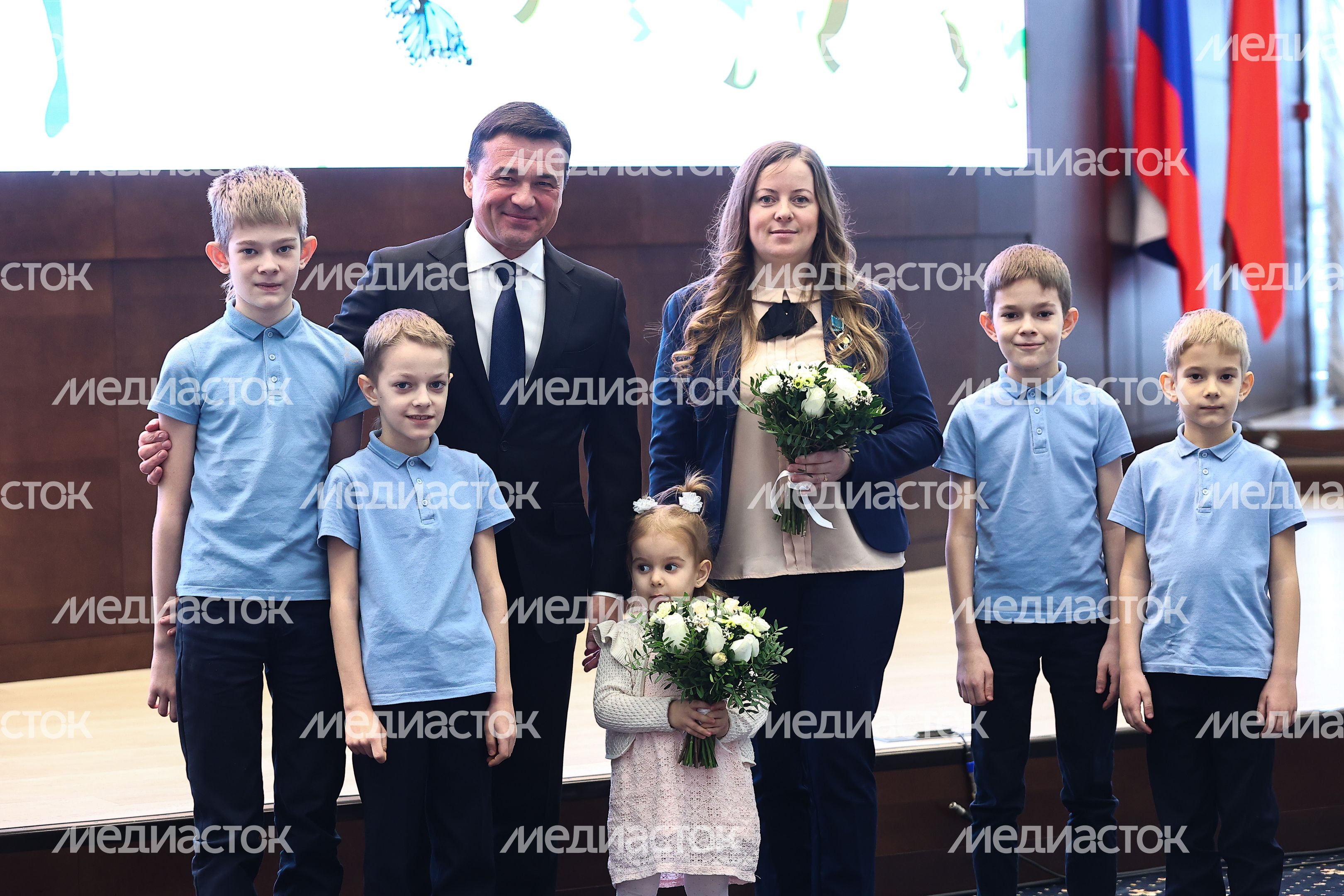 Поздравление Губернатором Подмосковья жительниц региона с наступающим Днем матери