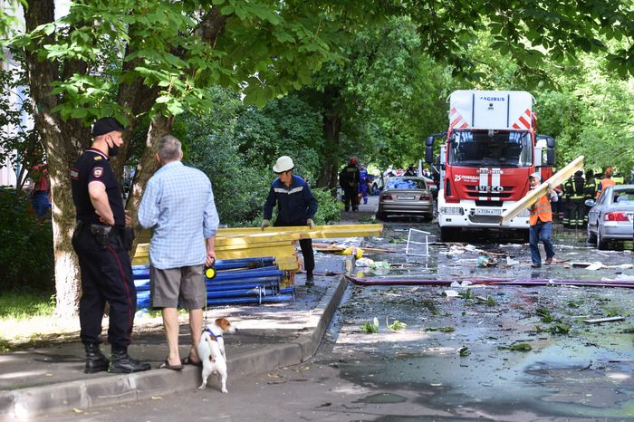 Кадры с места взрыва в доме на улице Проходчиков в Москве
