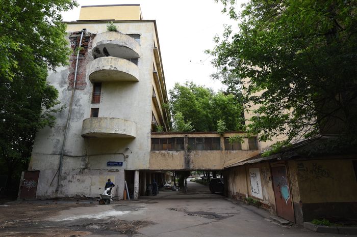Памятник конструктивизма «Дом Наркомфина» в Москве