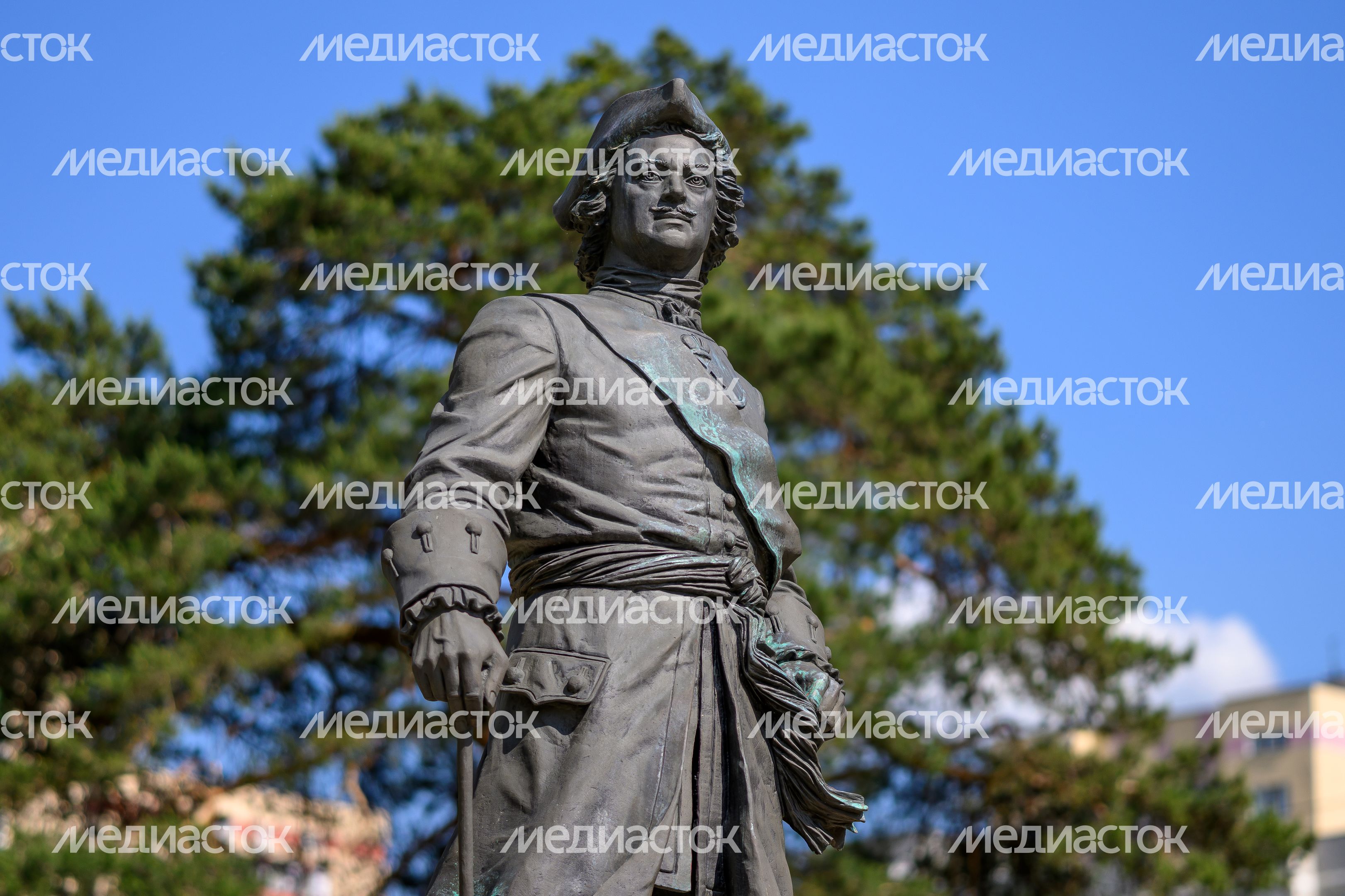 Скульптурная композиция «Петр I» в Никольском парке города Лосино-Петровский Скульптурная композиция «Петр I» в Никольском парке города Лосино-Петровский