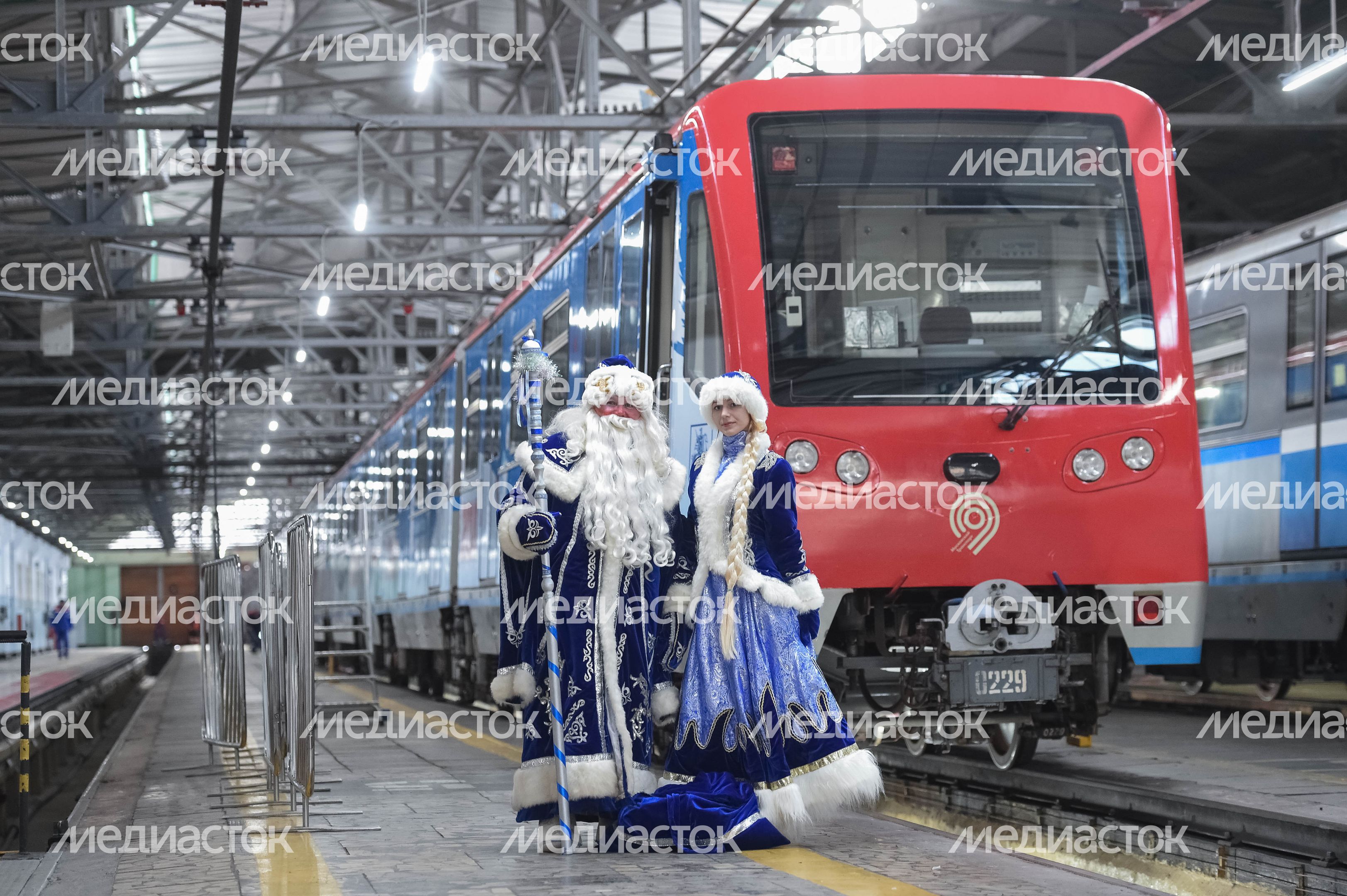 Запуск новогоднего поезда в Московском метрополитене Запуск новогоднего поезда в Московском метрополитене