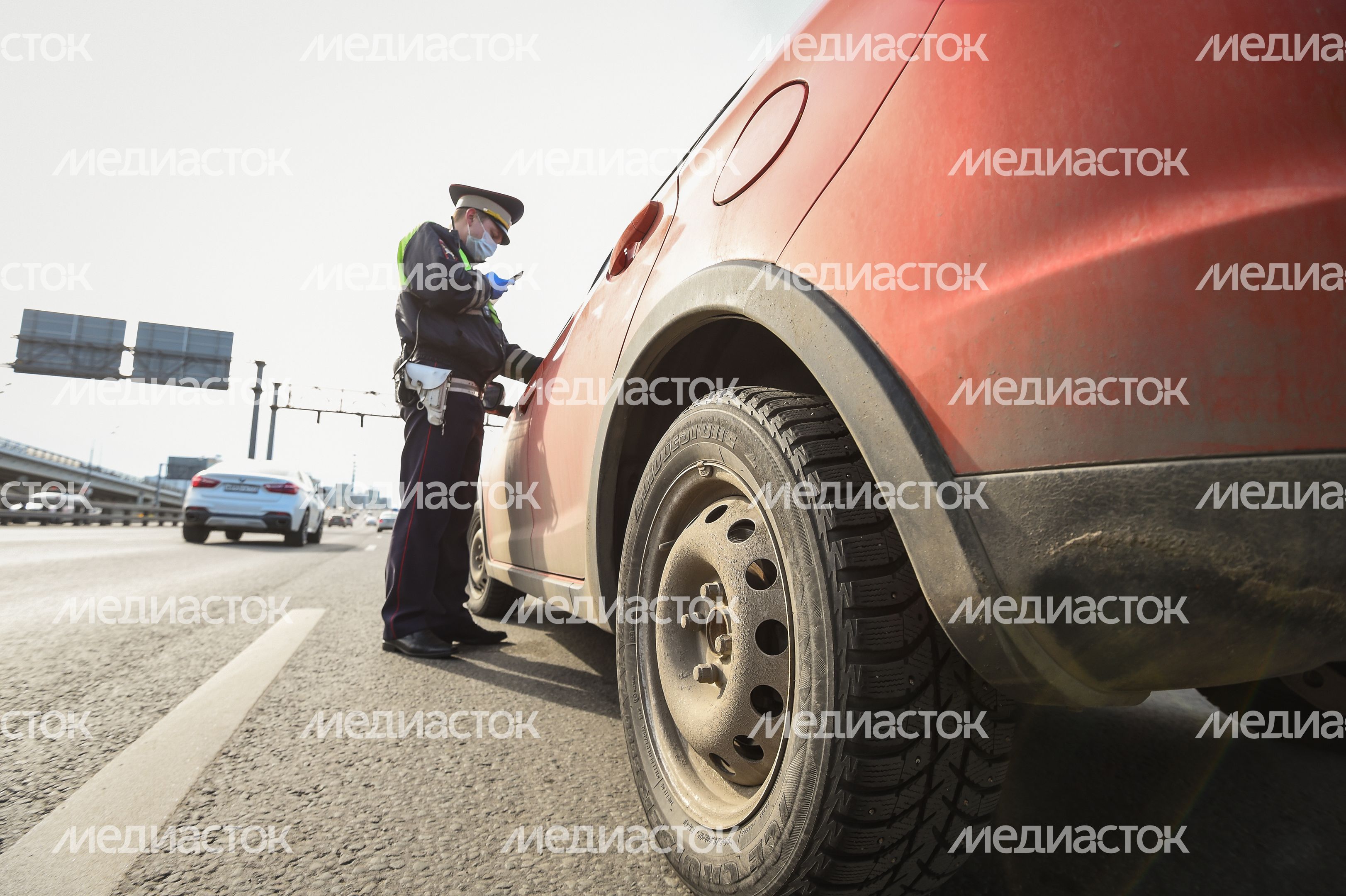 Проверка пропусков на въезде в Москву в период самоизоляции
