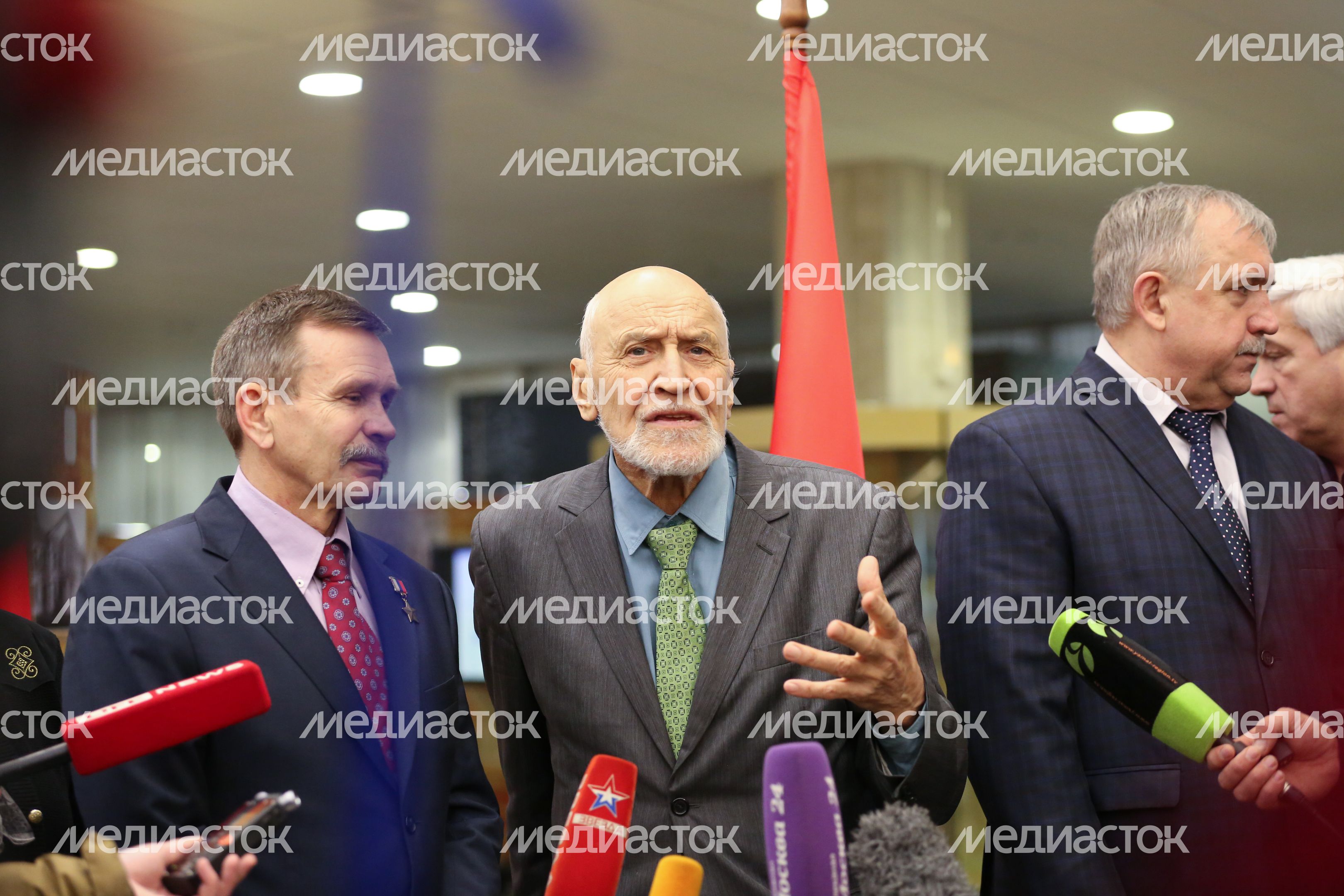 Акция «Знамя Победы» на Поклонной горе в Москве