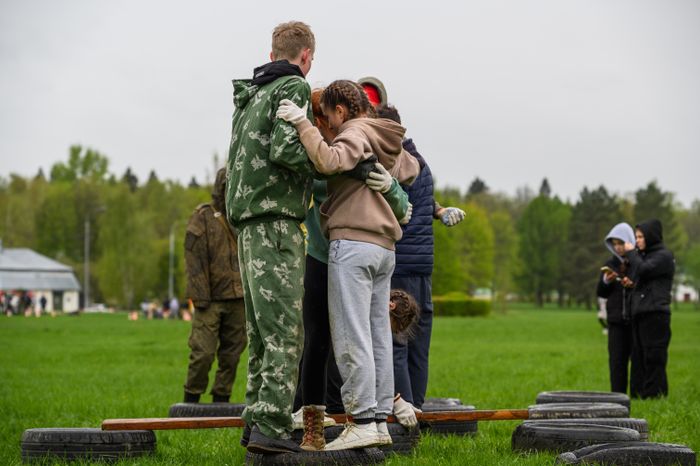 Военно-патриотическая игра «Юнармия, вперед!», посвященная Дню Победы, в Горках Ленинских