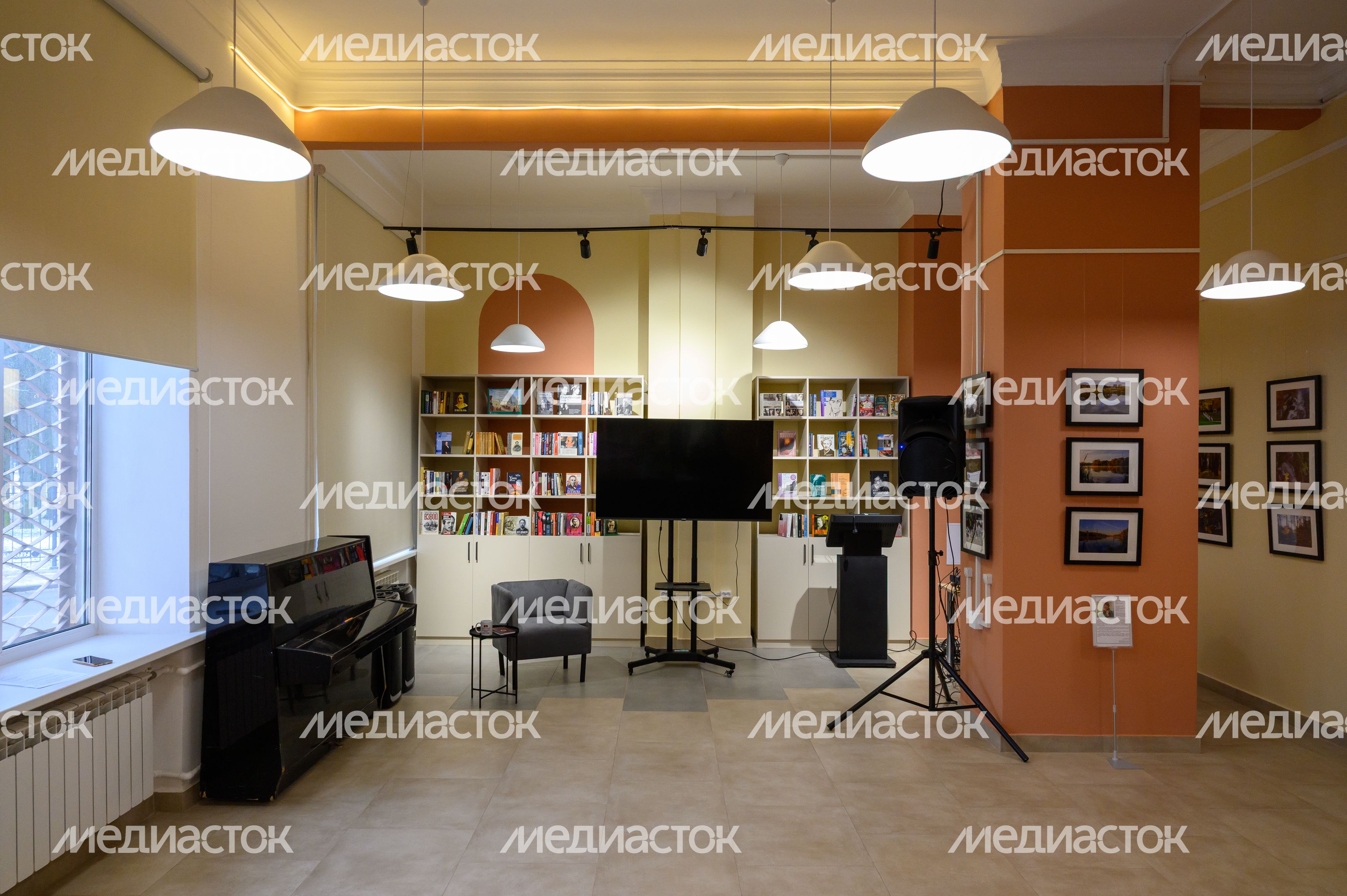 Зал для проведения мероприятий в Центральной библиотеке имени Инны Гофф в Воскресенске после капитального ремонта Зал для проведения мероприятий в Центральной библиотеке имени Инны Гофф в Воскресенске после капитального ремонта