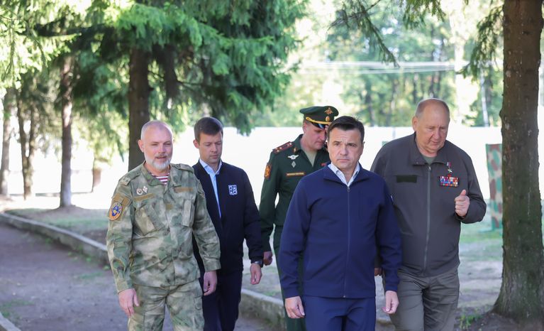 Андрей Воробьев проверил работу пункта отбора на военную службу по контракту в Балашихе