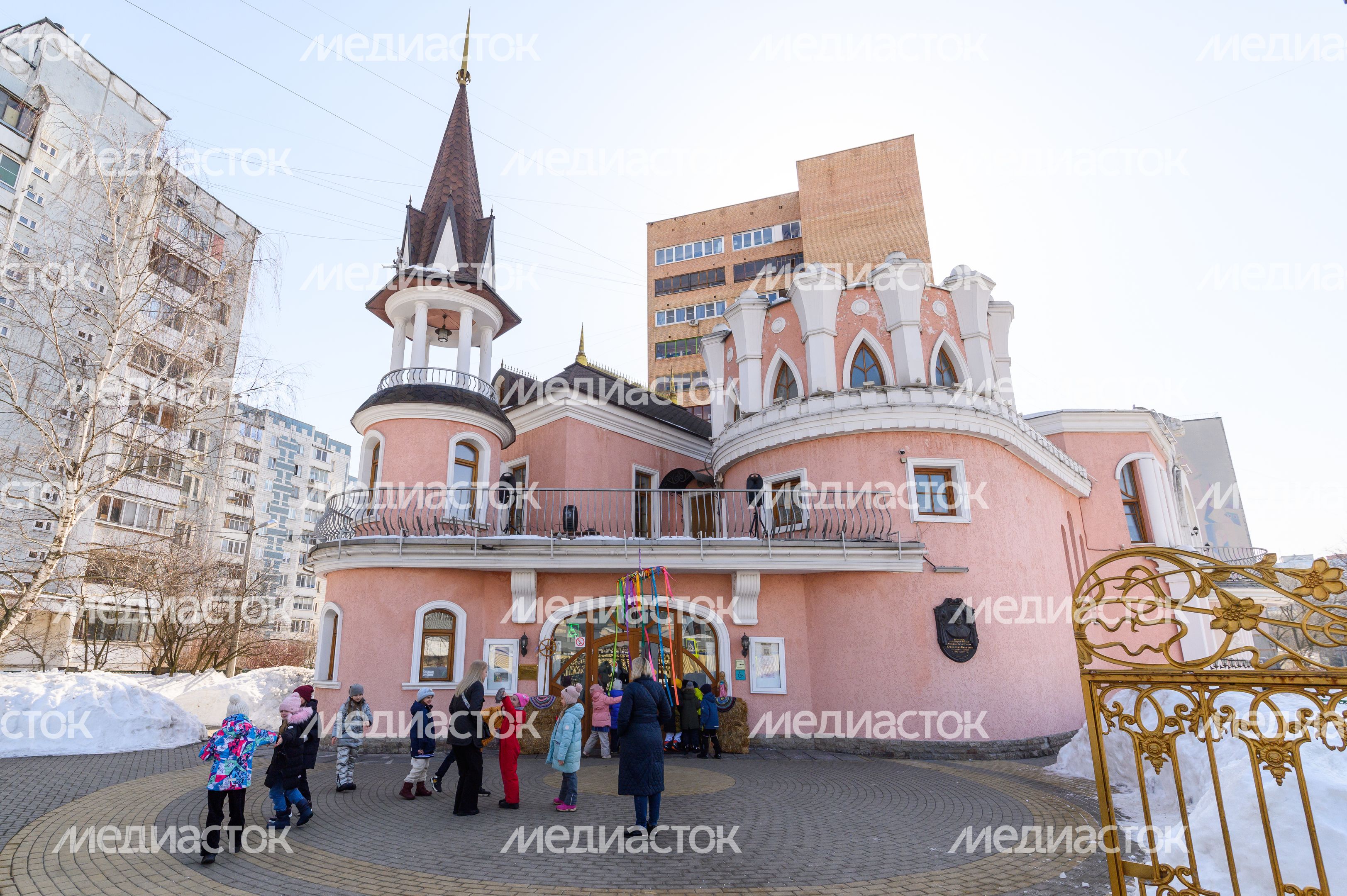 Мытищи. Театр кукол "Огниво". Проводы широкой Масленицы и спектакль "Старая сказка"
