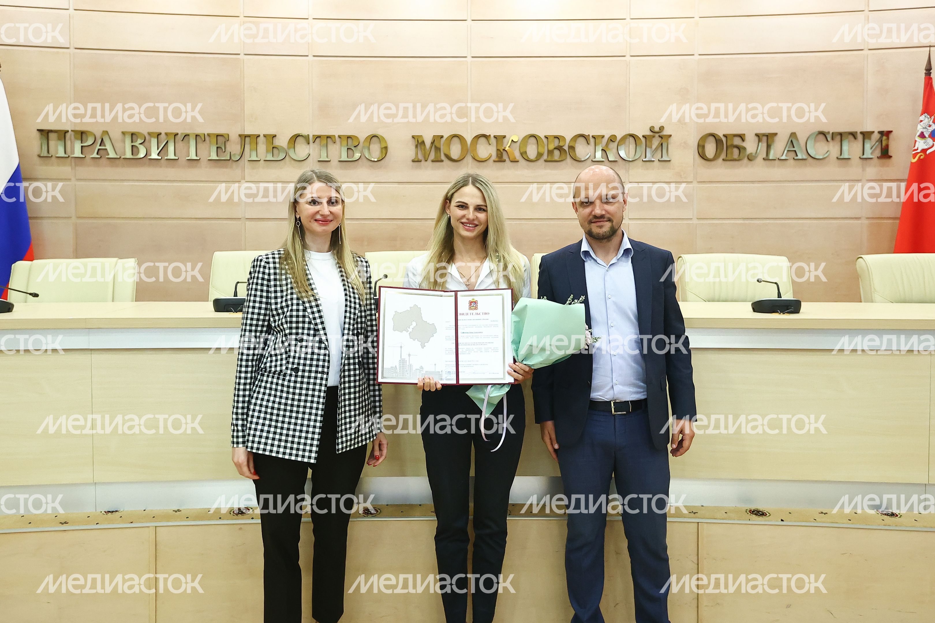 Подмосковным тренерам вручили сертификаты на покупку жилья по соципотеке Подмосковным тренерам вручили сертификаты на покупку жилья по соципотеке