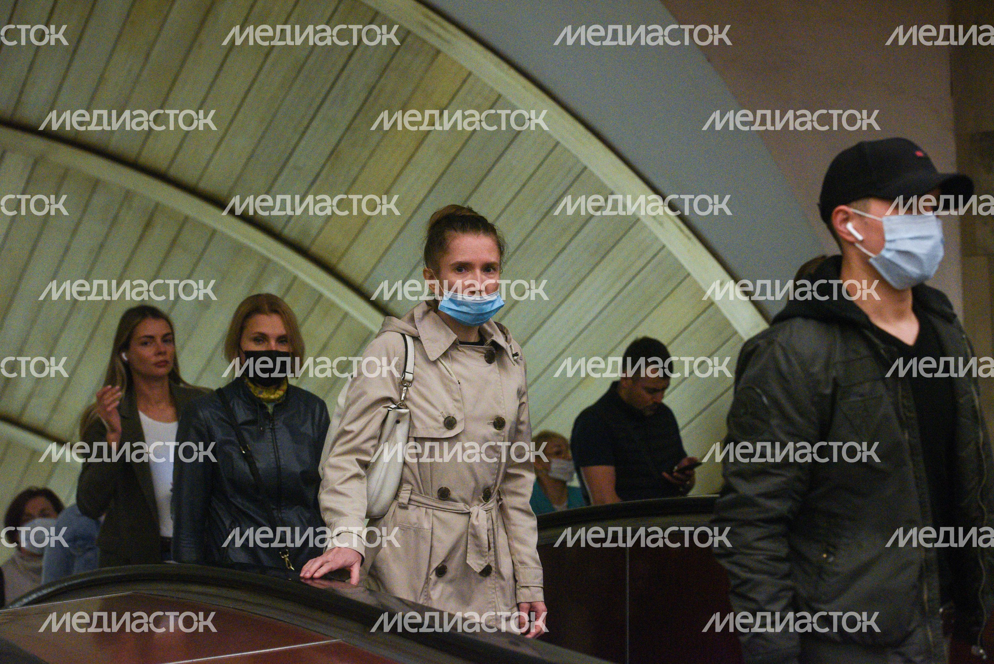 Проверки соблюдения масочно-перчаточного режима в общественном транспорте в Москве