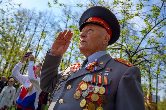Боевые награды на кителе ветерана