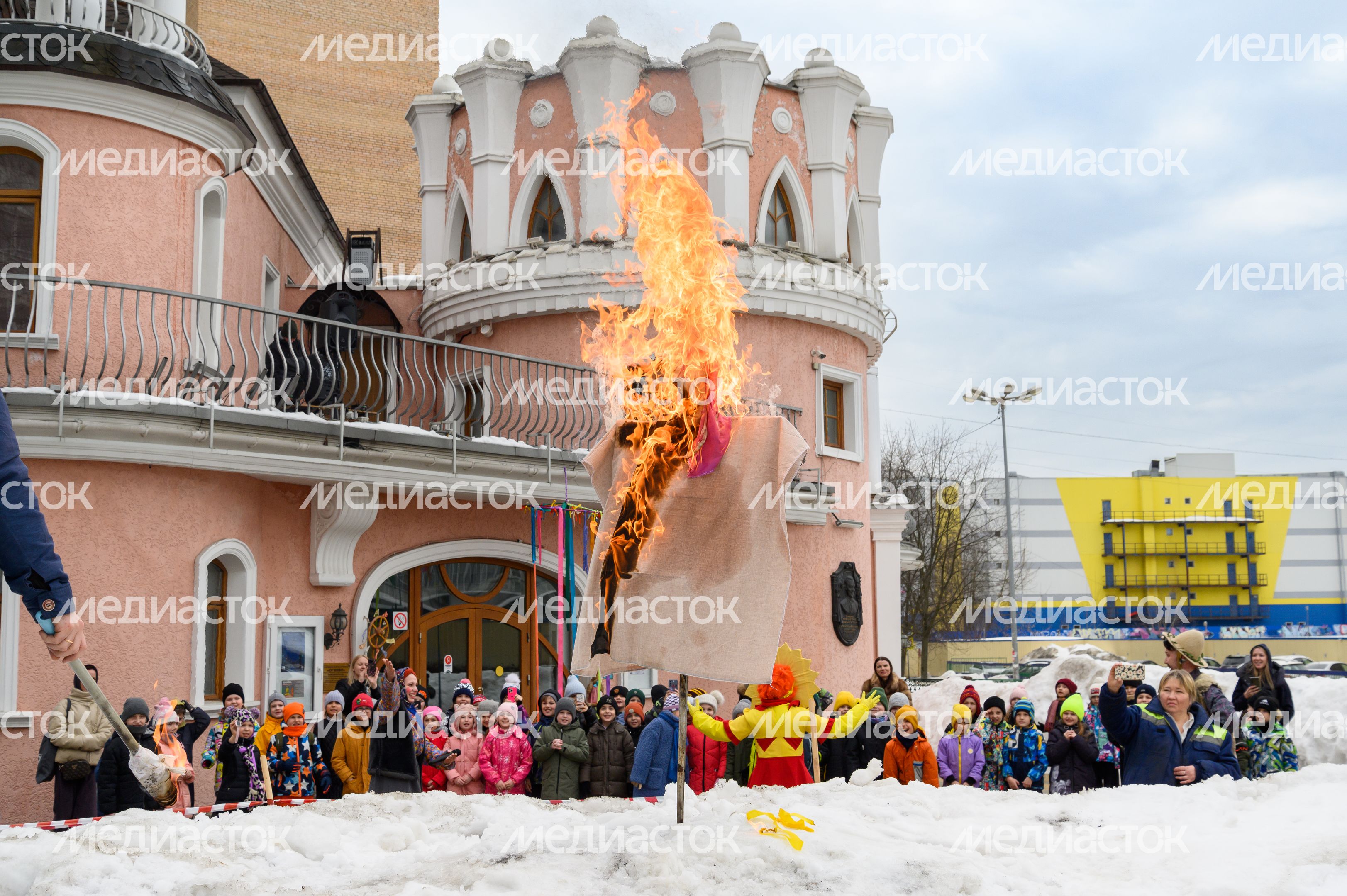 Мытищи. Театр кукол "Огниво". Проводы широкой Масленицы и спектакль "Старая сказка"