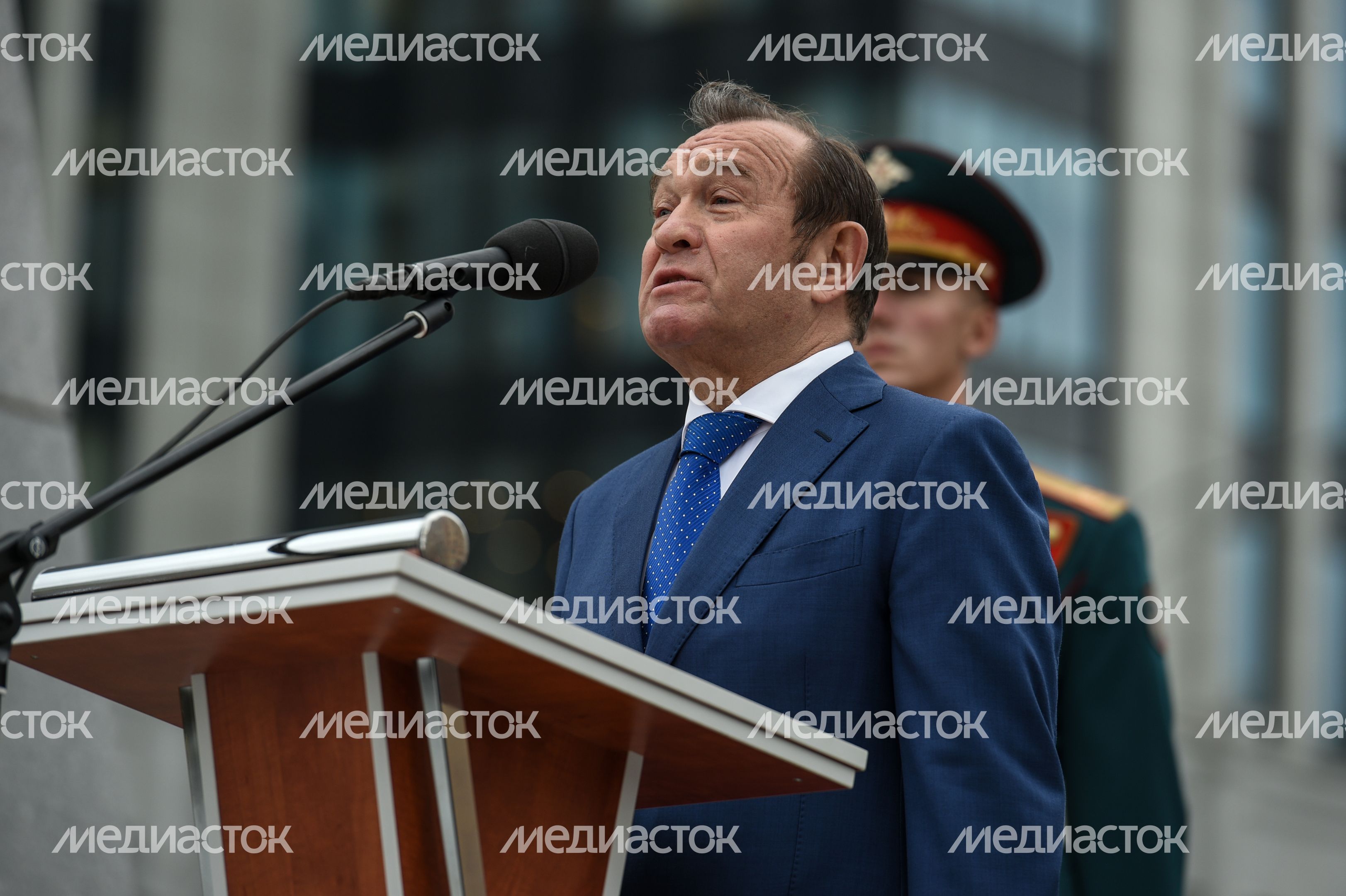 В Москве торжественно открыли памятник Михаилу Калашникову